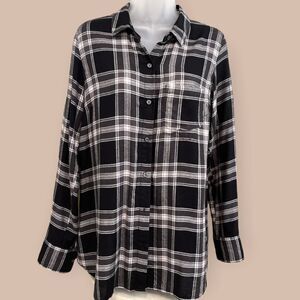 COPY - Old Navy - Plaid Soft Down button Shirt  - Size M - Black/White